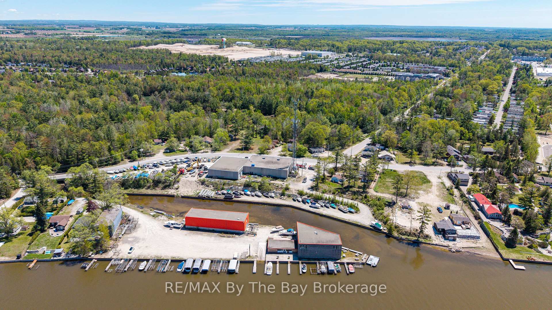 30 Shore Line E, Wasaga Beach — photo 3 of 5