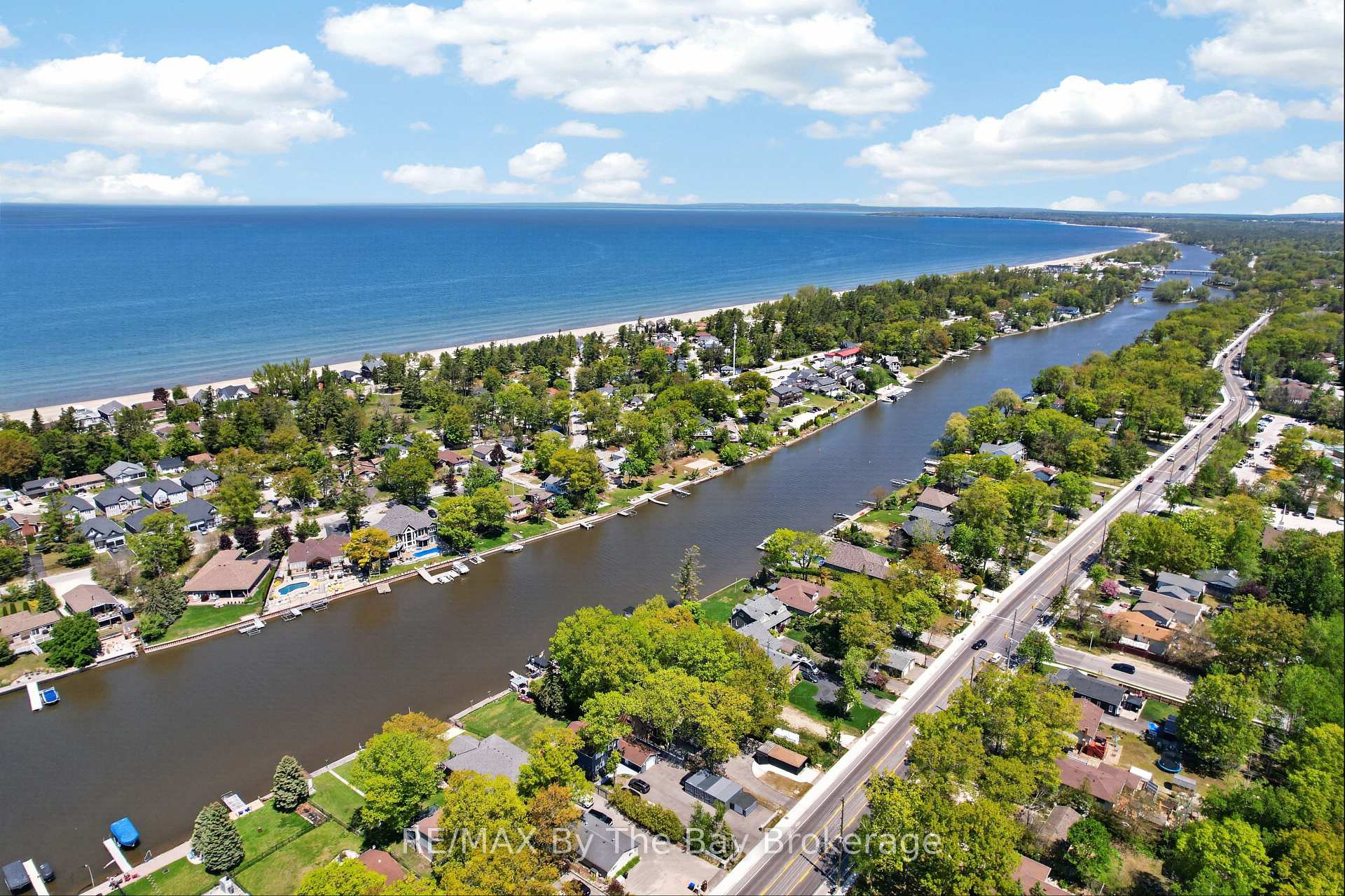 1416 River Road W, Wasaga Beach — photo 4 of 5