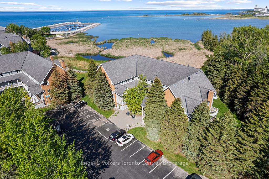 2 Rambling Way 8, Collingwood, ON L9Y 5C6 — Collingwood, Ontario