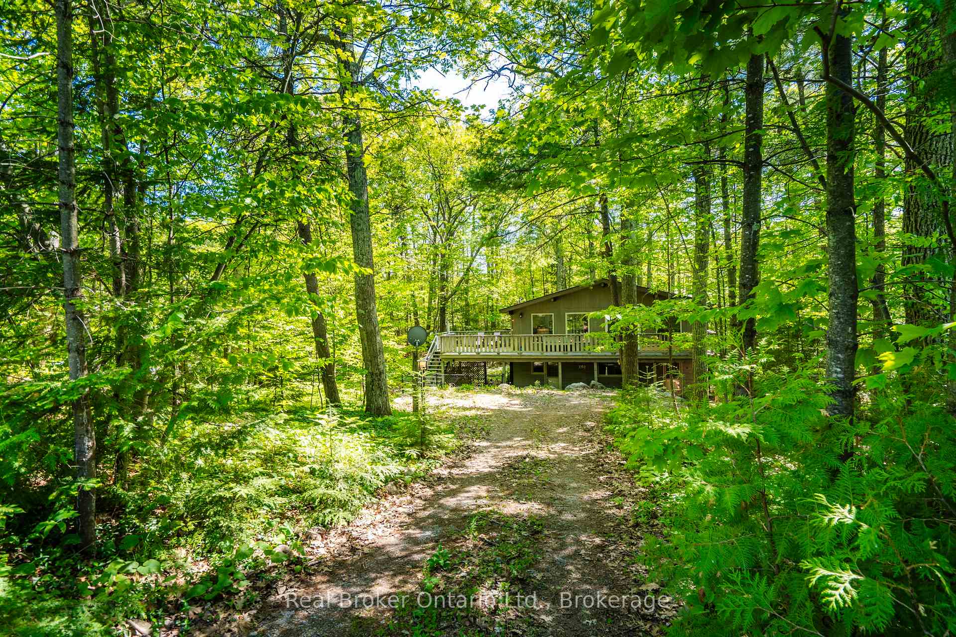 208 Desroches Trail, Tiny — photo 2 of 3