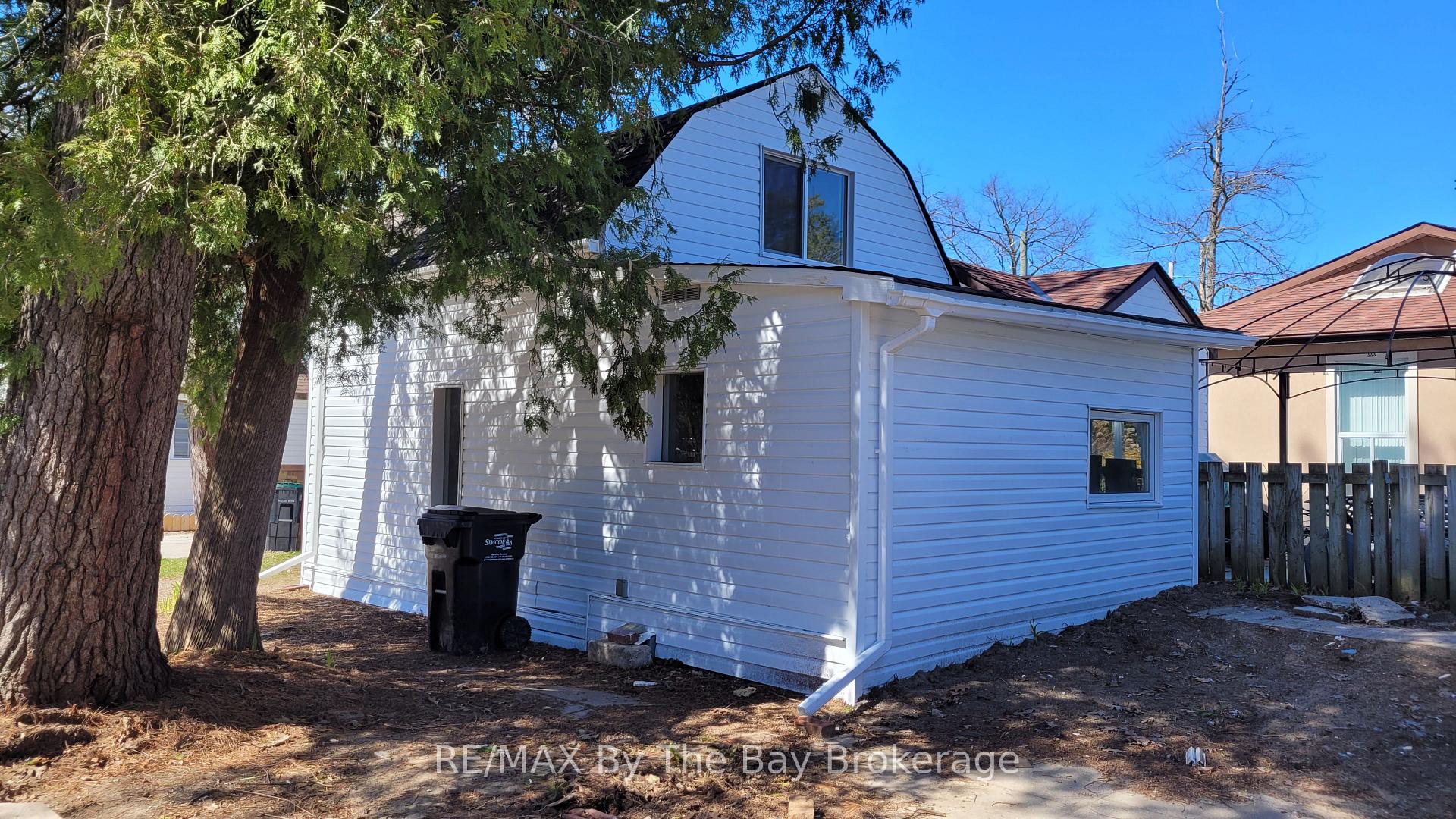 19 GLEN Street, Wasaga Beach — photo 2 of 5