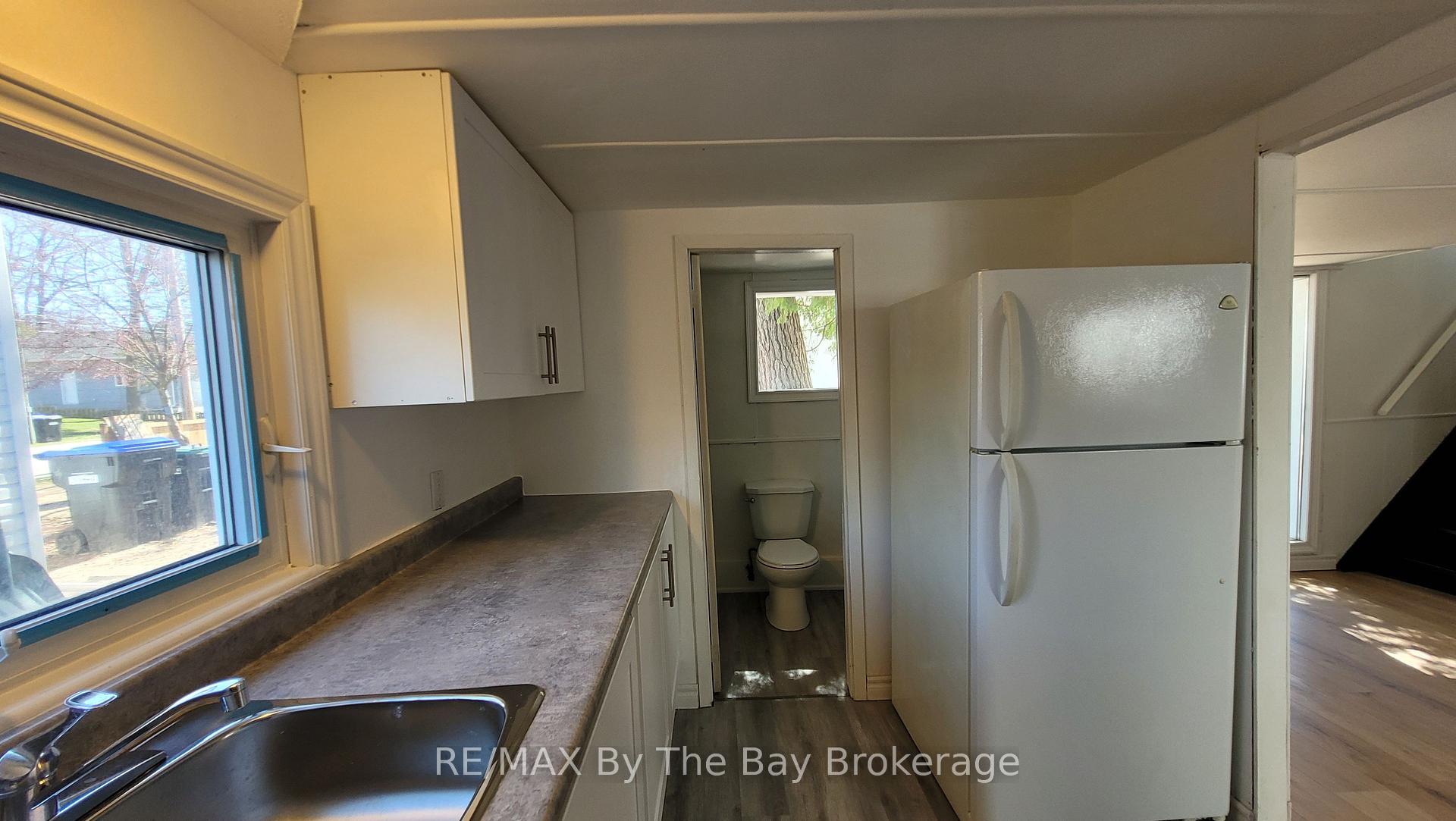 19 GLEN Street, Wasaga Beach — photo 3 of 5