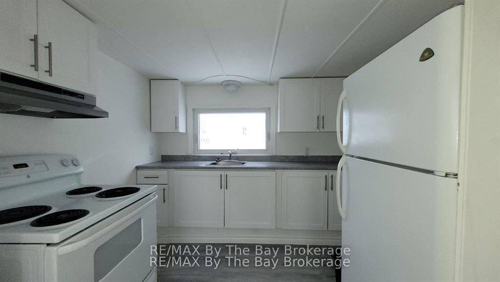 19 GLEN Street, Wasaga Beach — photo 5 of 5