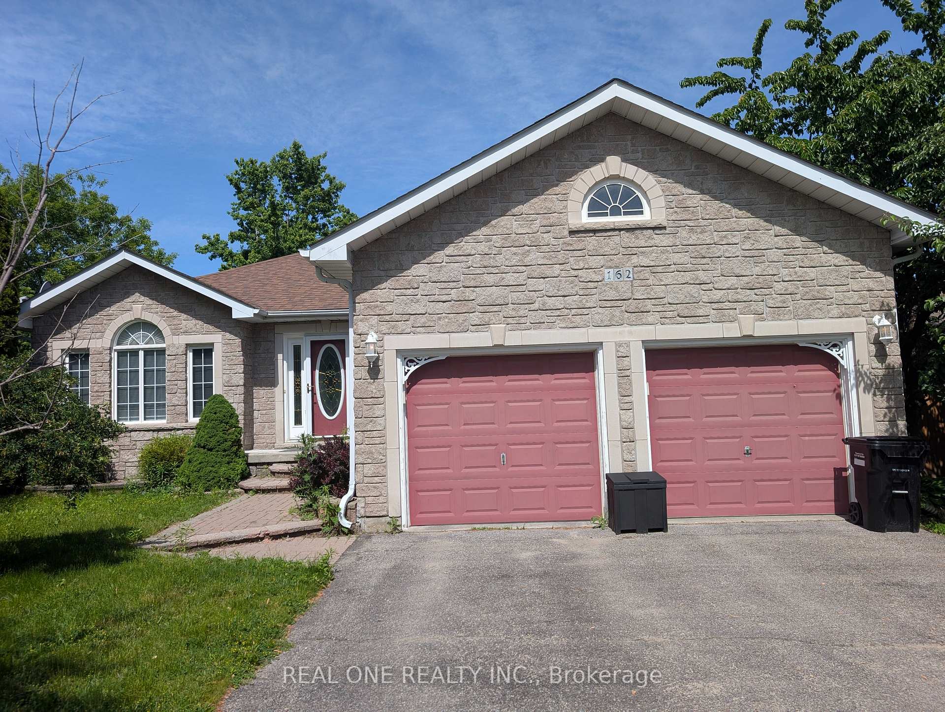 162 golden meadow Road N, Barrie, ON L4N 8P2