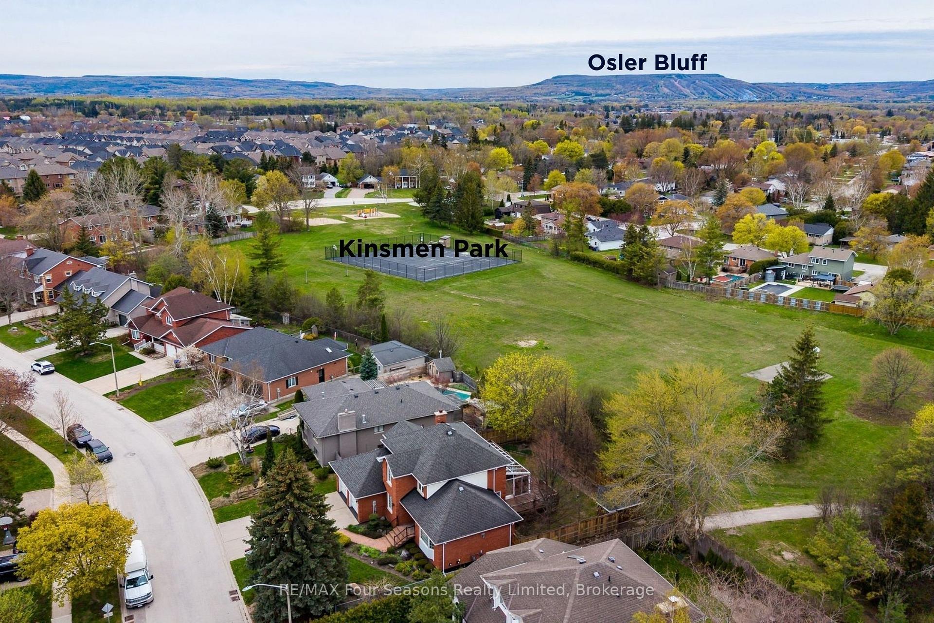 16 Carmichael Crescent, Collingwood, ON L9Y 4R6 — Collingwood, Ontario