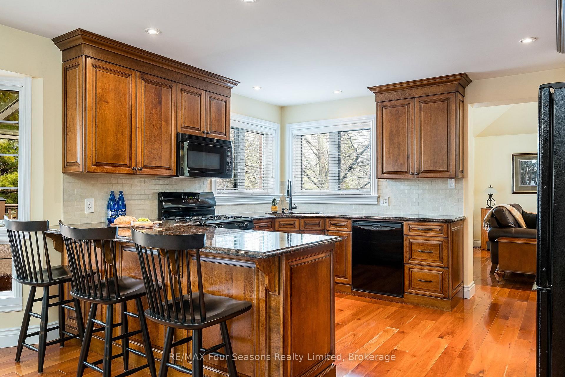 16 Carmichael Crescent, Collingwood — photo 4 of 5