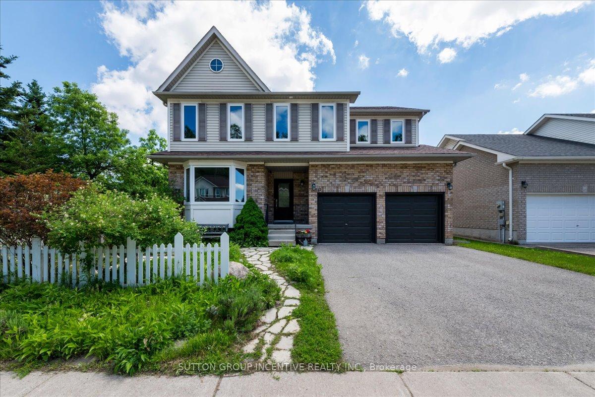 11 Thrushwood Drive, Barrie, ON L4N 0Z1