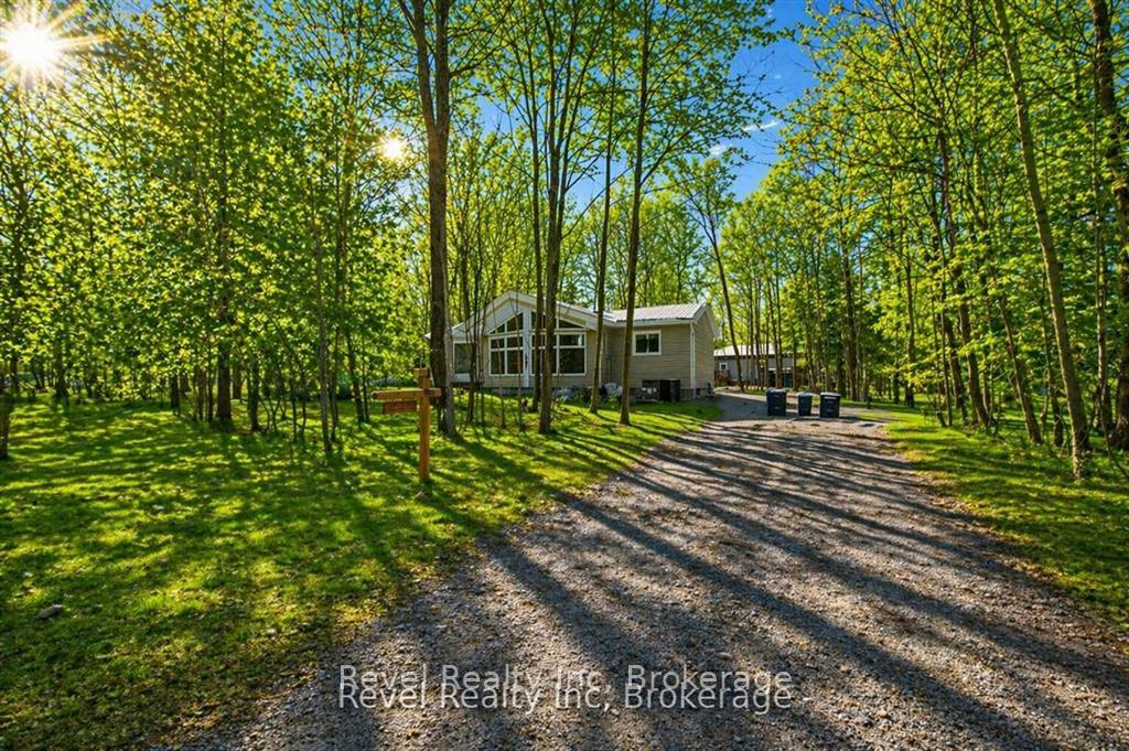 8 Manitou Crescent, Tiny, ON L9M 0C6 — Tiny, Ontario