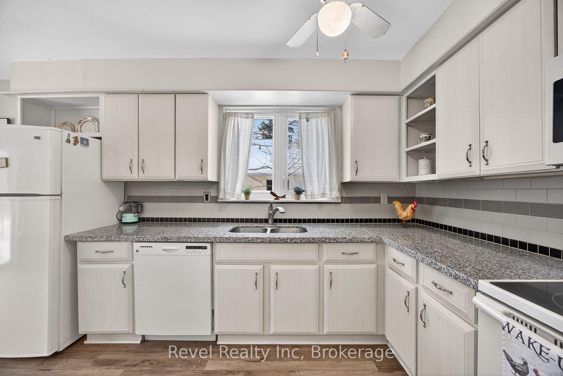 8 Manitou Crescent, Tiny — photo 4 of 5