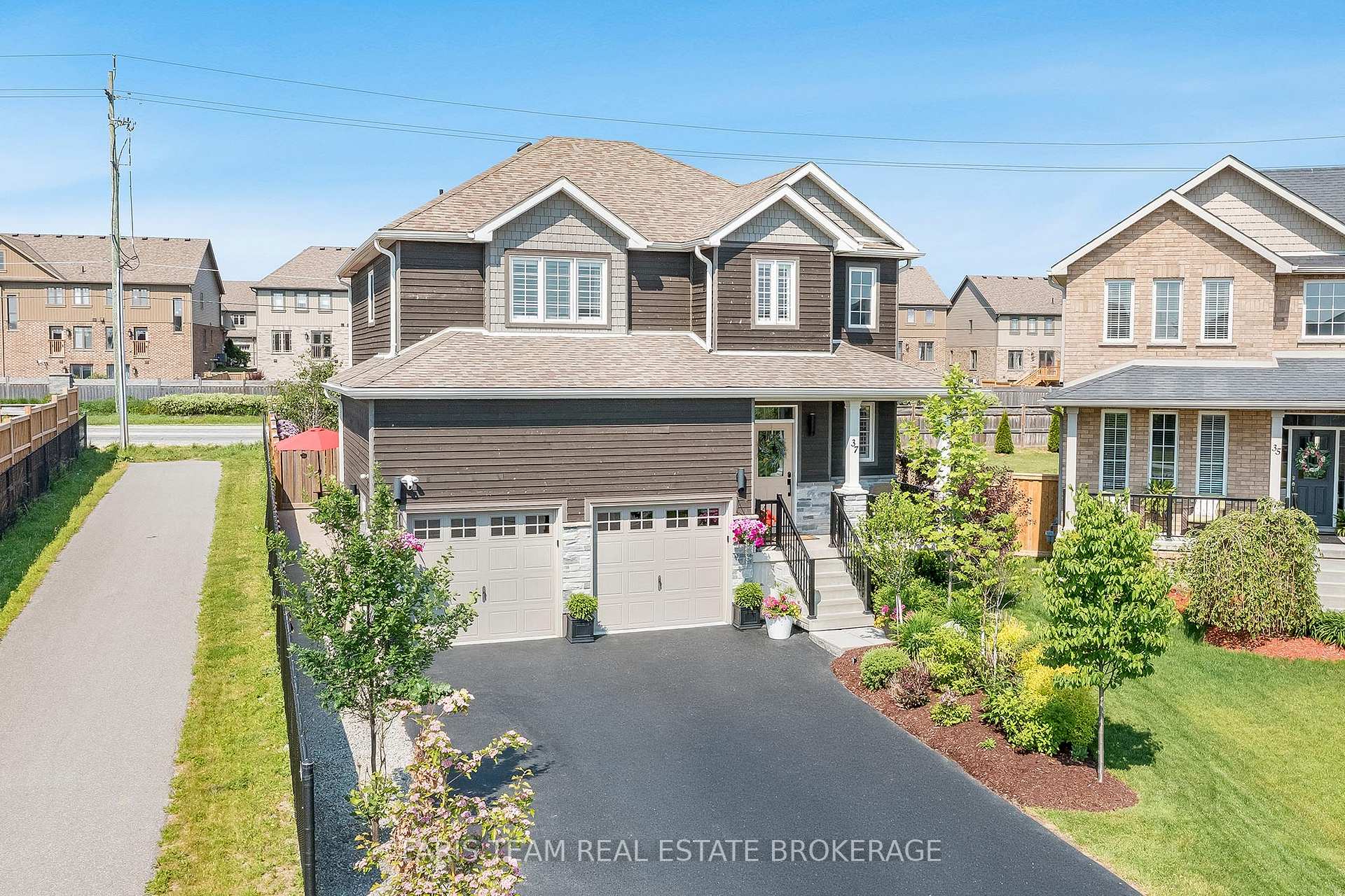 37 Lockerbie Crescent, Collingwood — photo 4 of 5