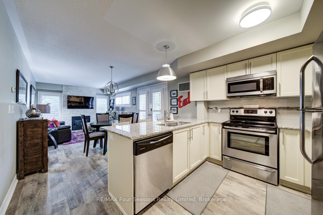 4 Brandy Lane Drive 108, Collingwood — photo 3 of 5