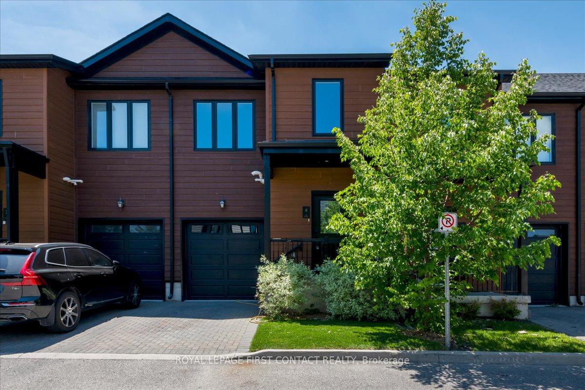 4 Stonehart Lane, Barrie, ON L4M 7E8