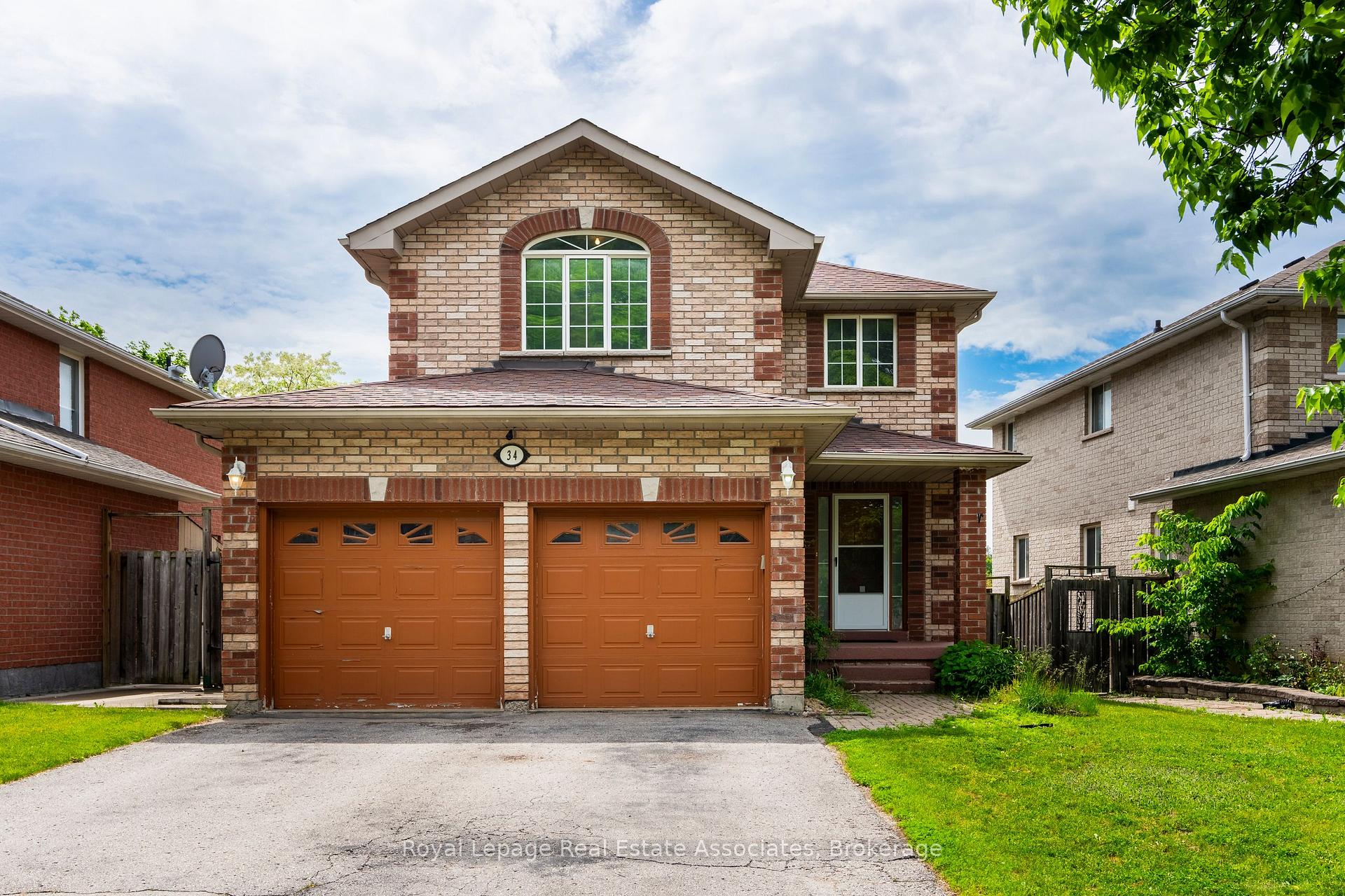 34 Bloom Crescent, Barrie, ON L4N 0S8