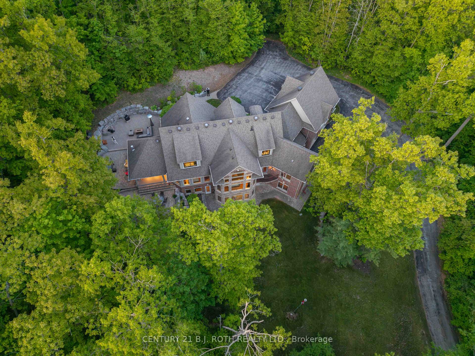 1 PIERCE Court, Springwater — photo 2 of 5