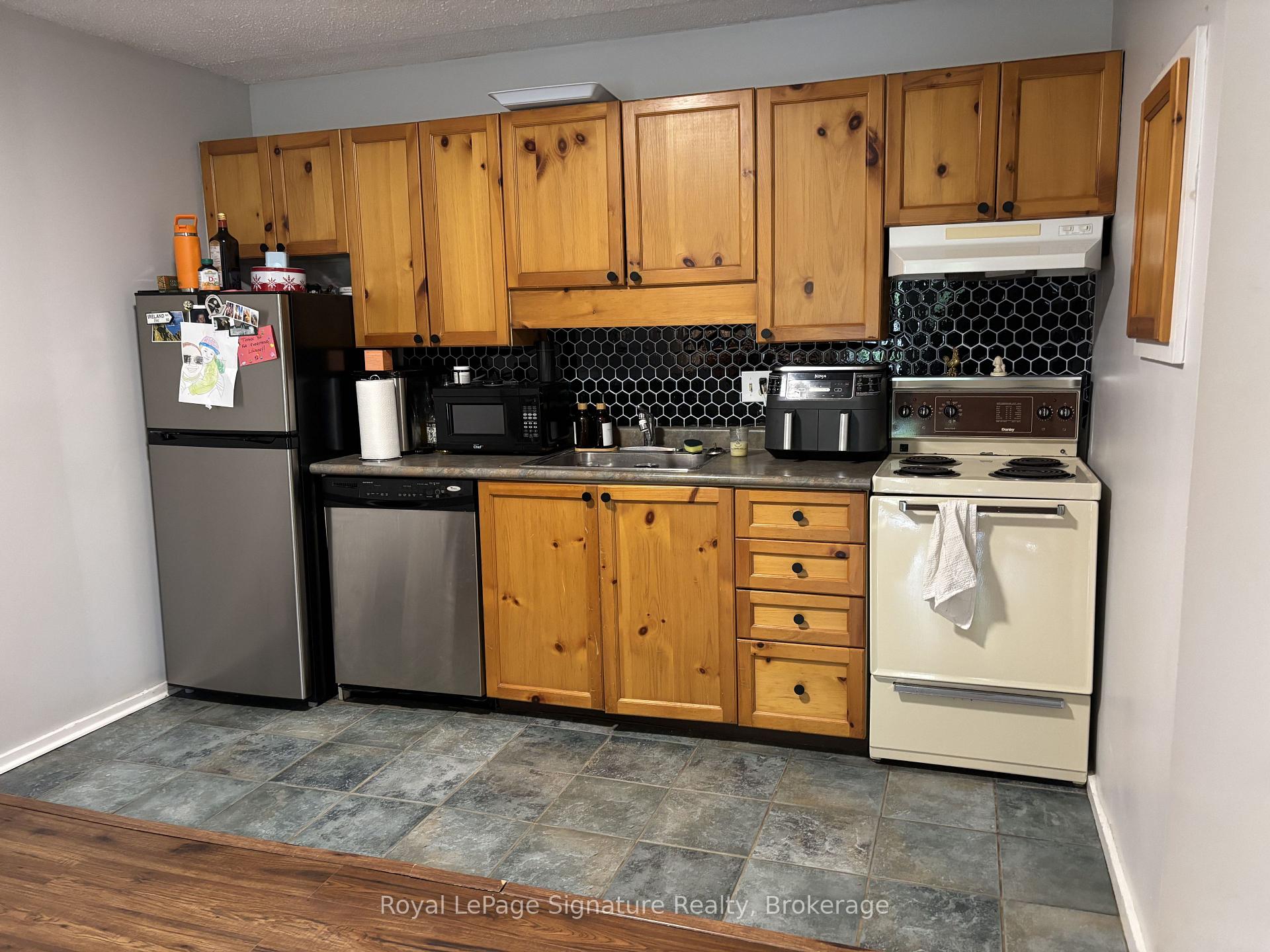 11 DAWSON Drive 717, Collingwood — photo 5 of 5