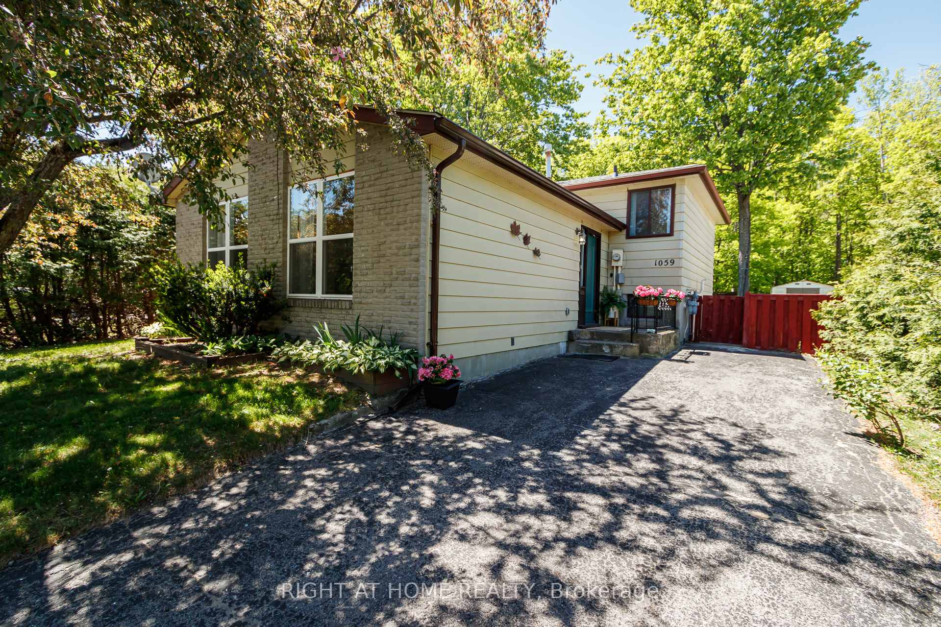 1059 Glen Mhor Crescent, Midland, ON L4R 4P5