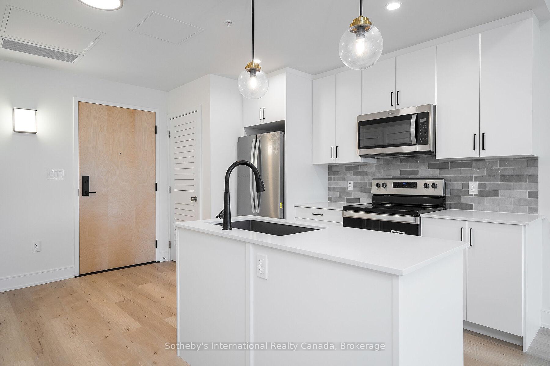 121 Mary Street 221, Clearview, ON L0M 1G0 — Clearview, Ontario