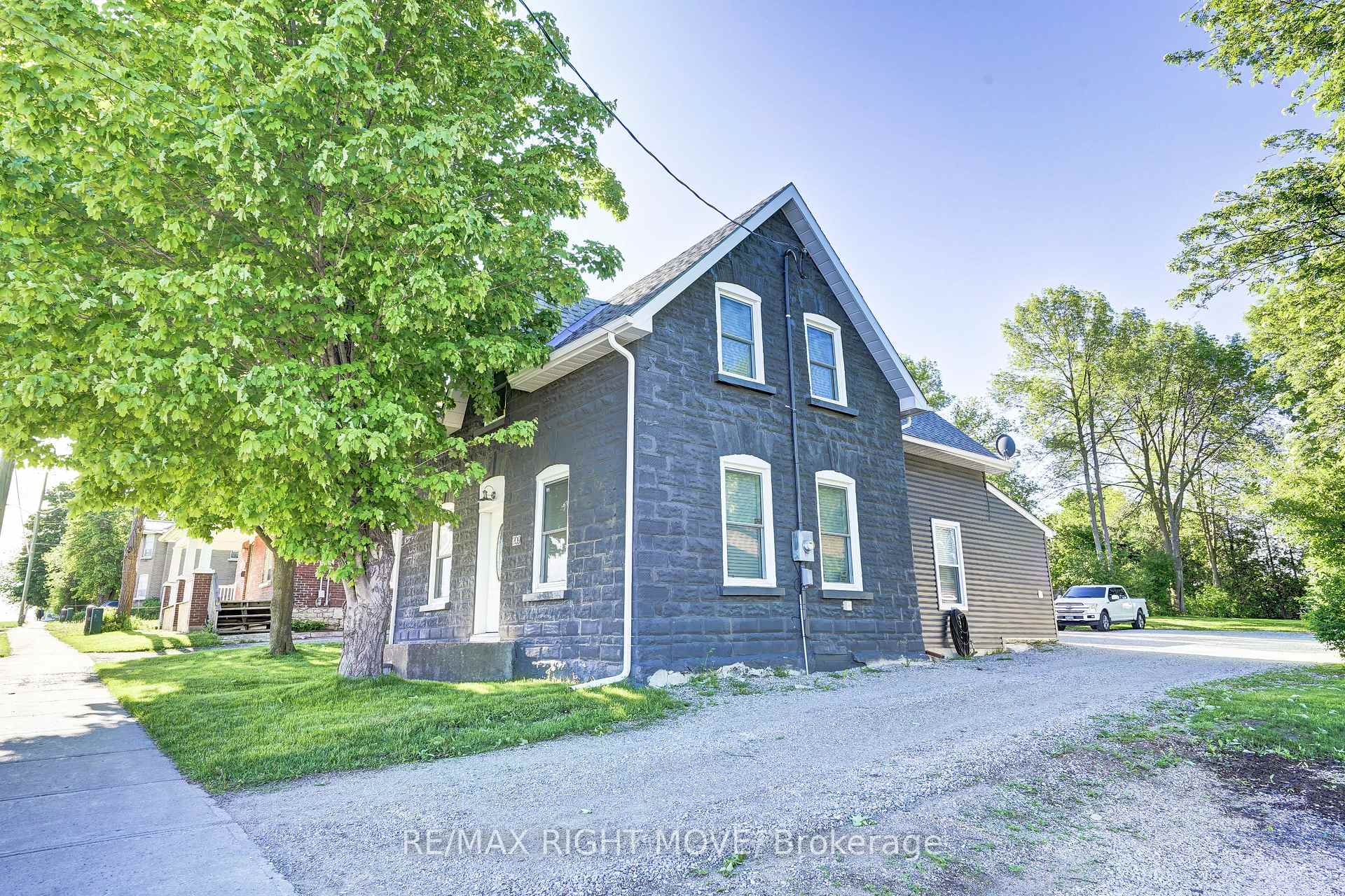 209 Atherley Road, Orillia, ON L3V 1N6