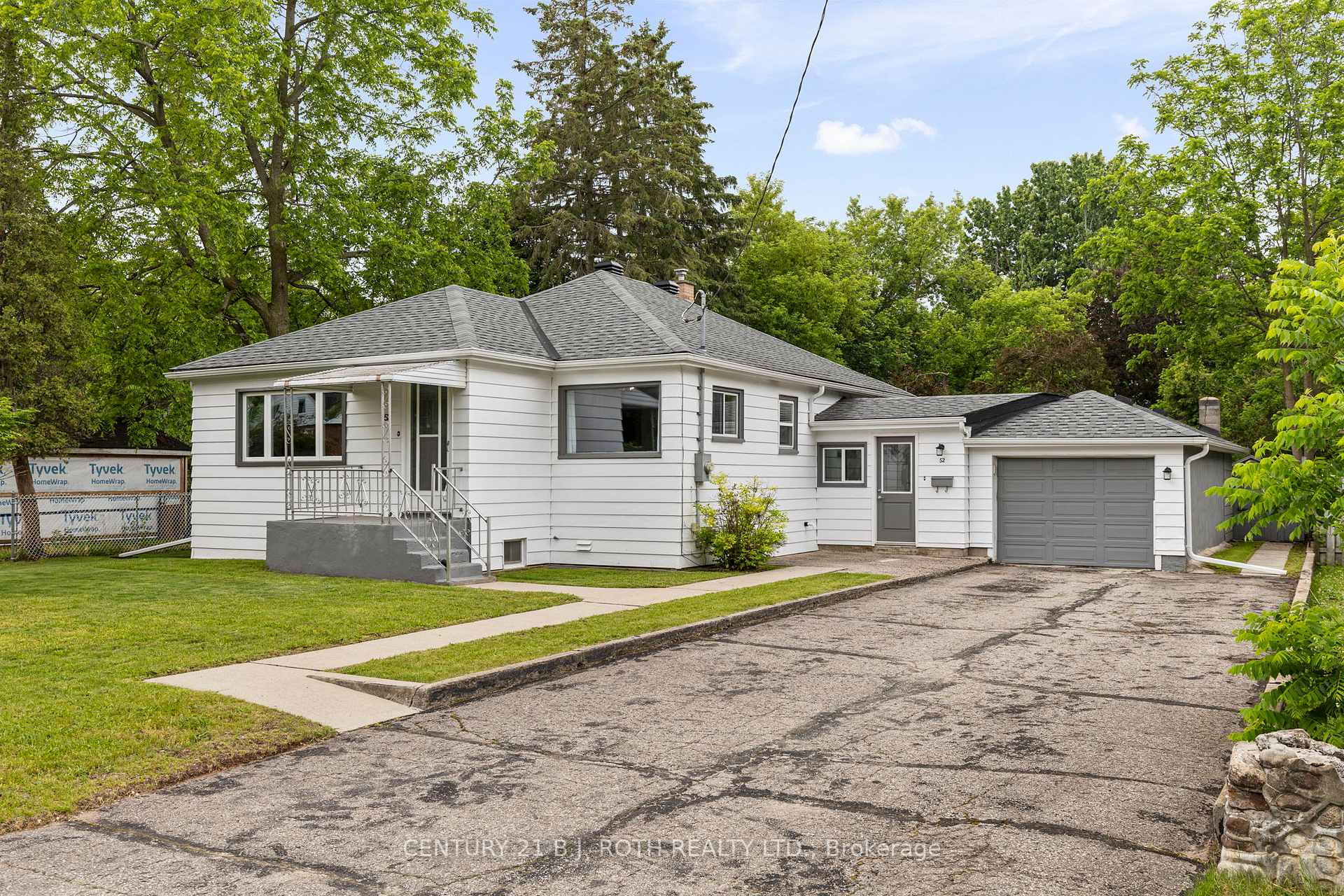 52 Marcus Street, Barrie, ON L4N 3L8