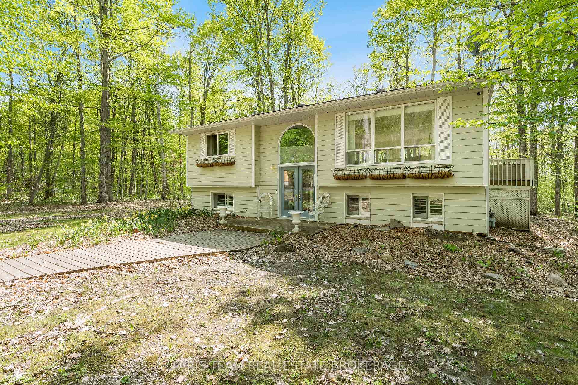 104 Silver Birch Drive, Tiny — photo 3 of 5