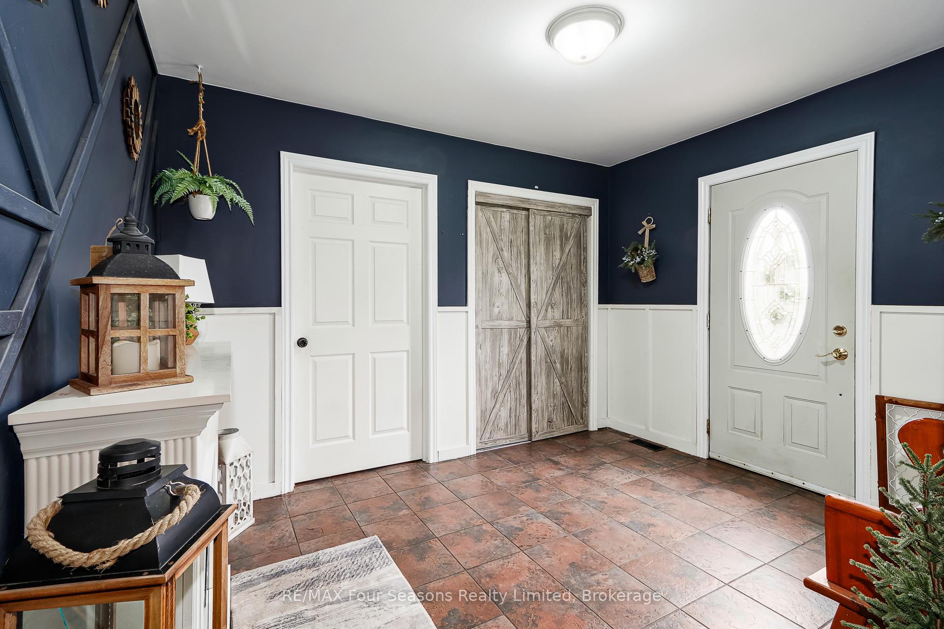 228 Centre Street, Clearview — photo 5 of 5