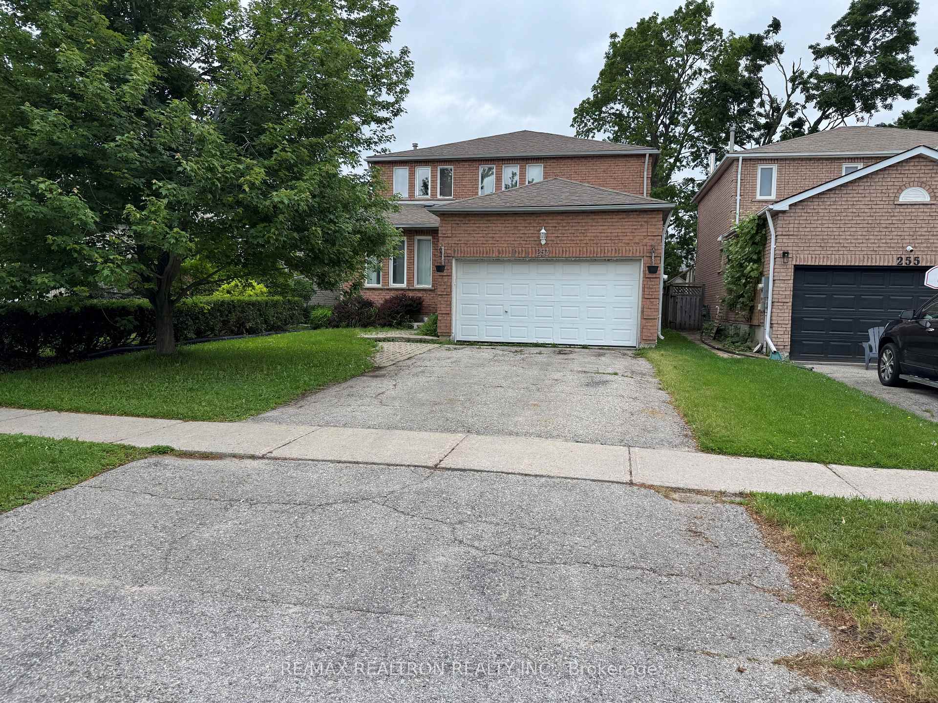 253 Hickling Trail, Barrie, ON L4M 5W9