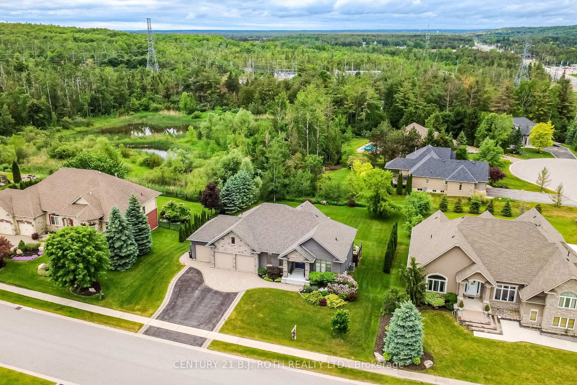 37 Wendat Trail, Springwater, ON L4M 6T6
