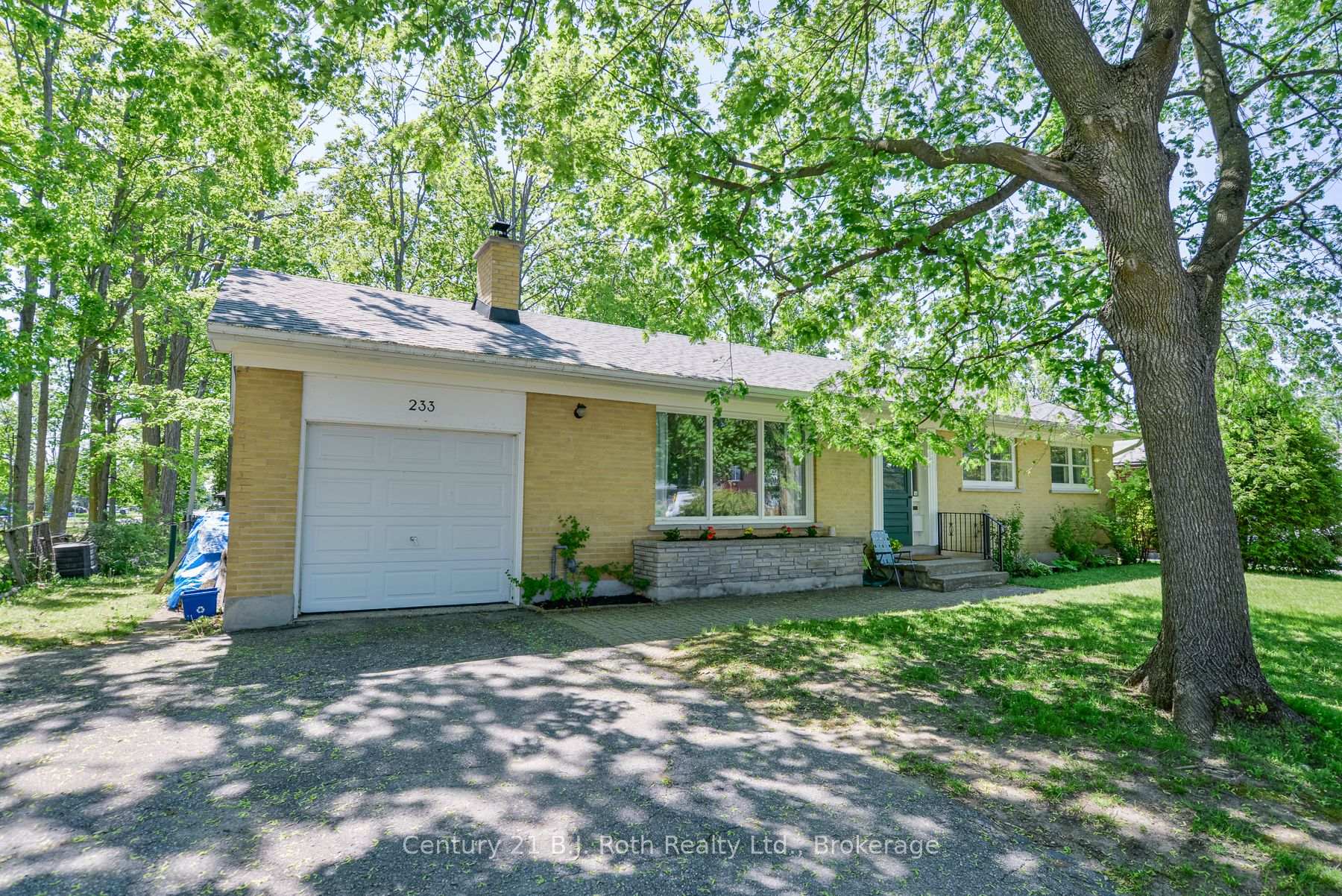 233 Lawrence Avenue, Orillia, ON L3V 5M3