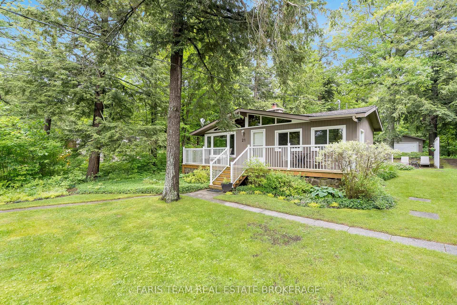 21 East Beach Road, Tiny, ON L9M 0M6