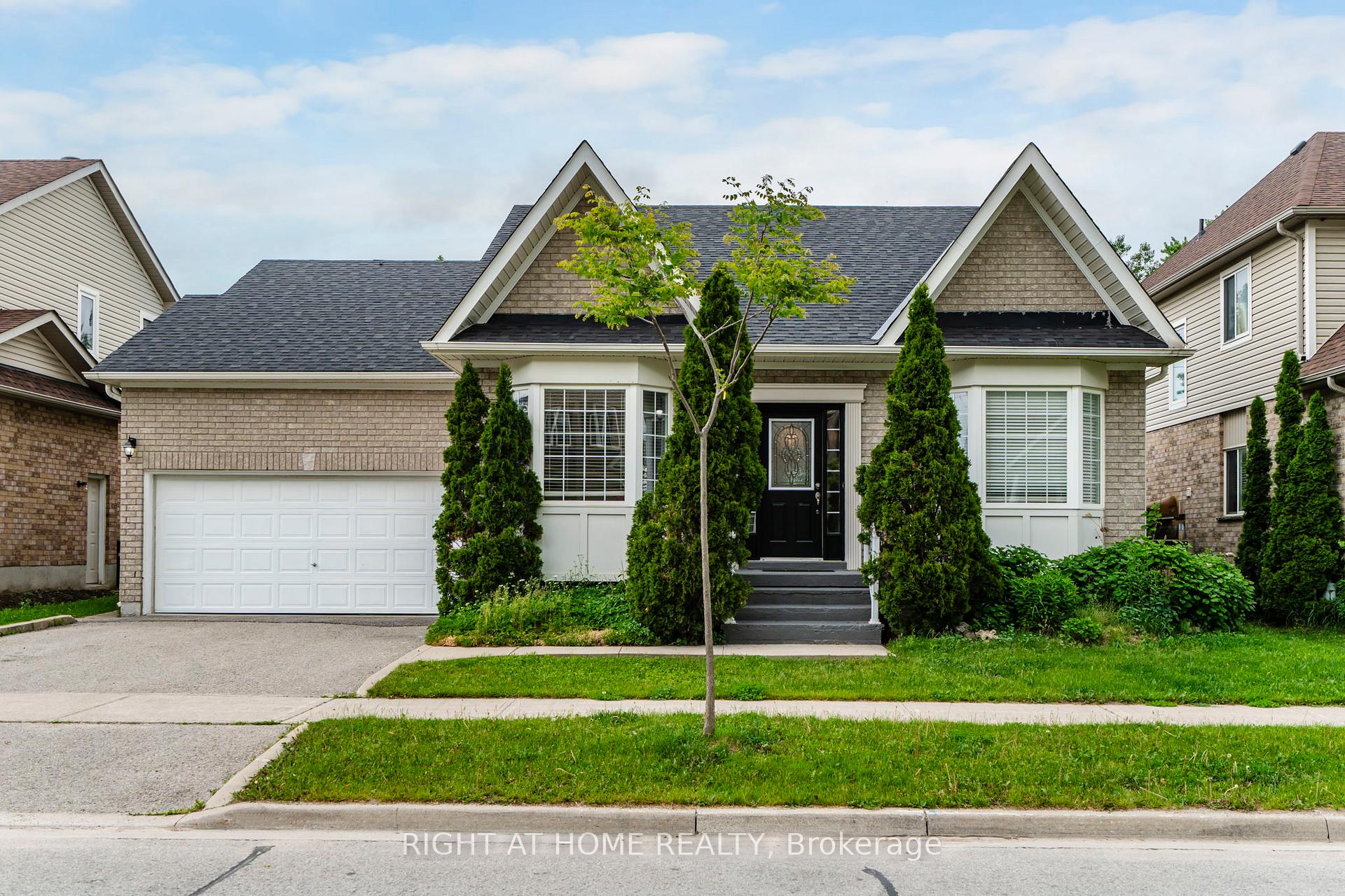 13 Thrushwood Drive, Barrie, ON L4N 0Z1
