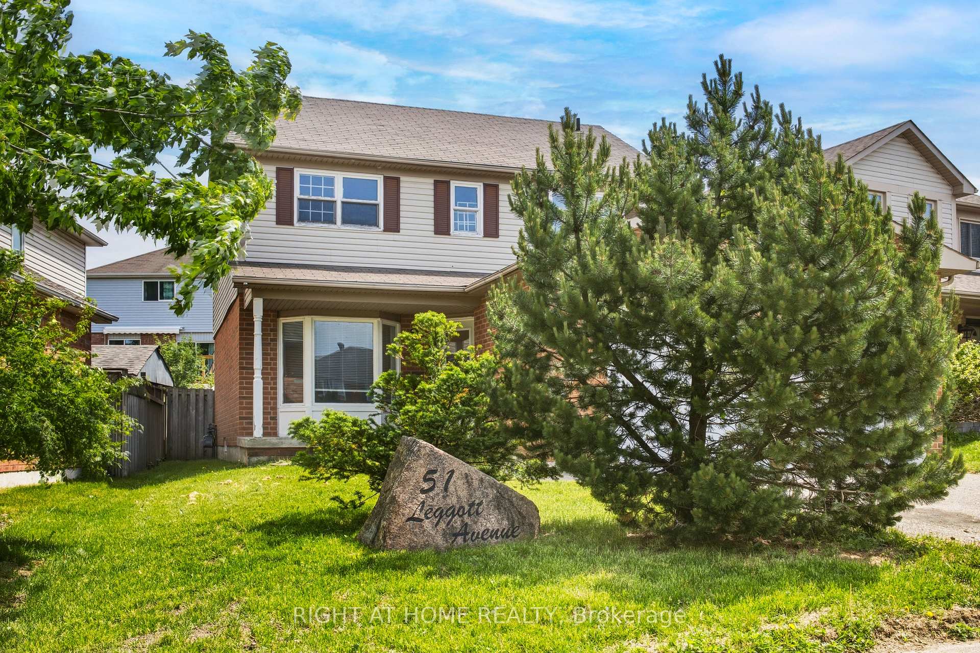 51 Leggott Avenue, Barrie, ON L4N 8B1