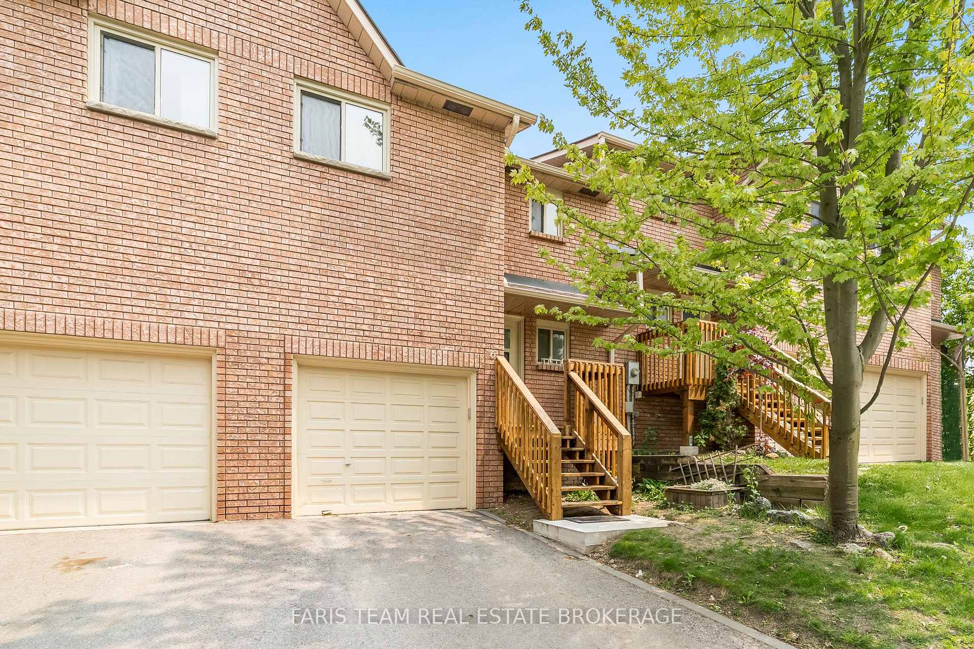6 Pheasant Trail, Barrie, ON L4N 6W4
