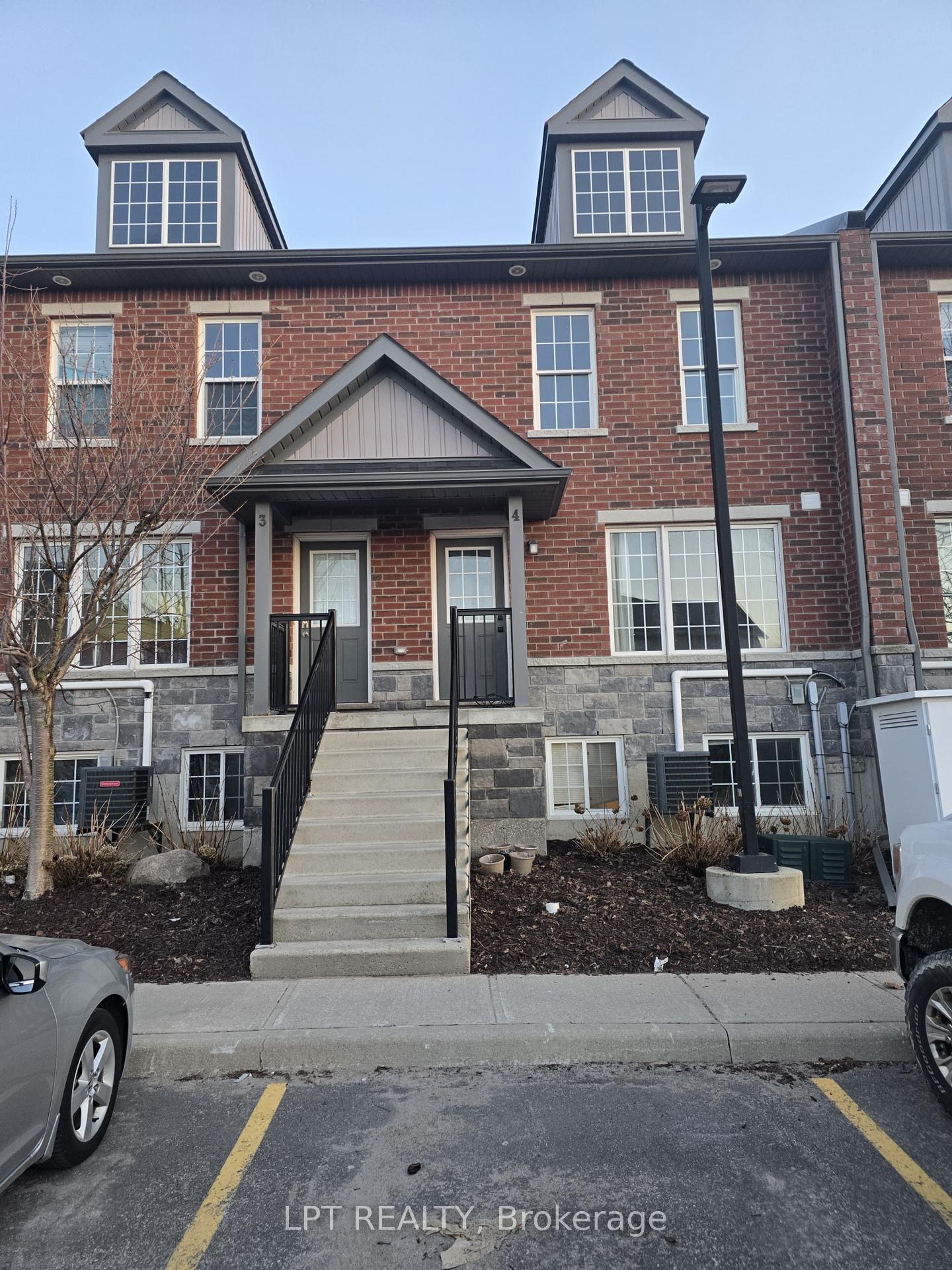 244 Penetanguishene Road 4, Barrie, ON L4M 7C2