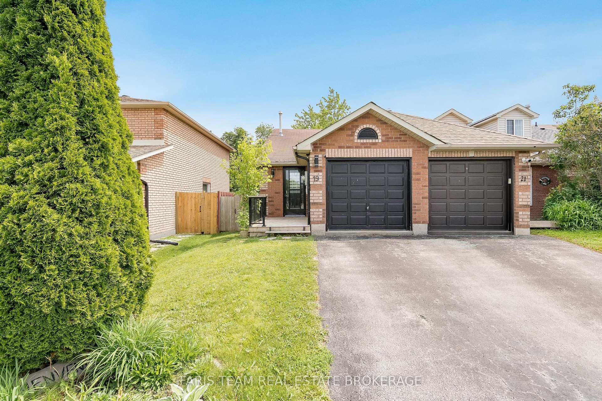 19 Seymour Crescent, Barrie, ON L4N 8N4