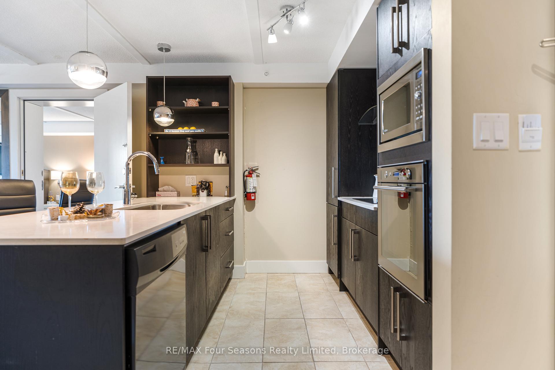 9 Harbour Street E 5109/5111, Collingwood, ON L9Y 5C5