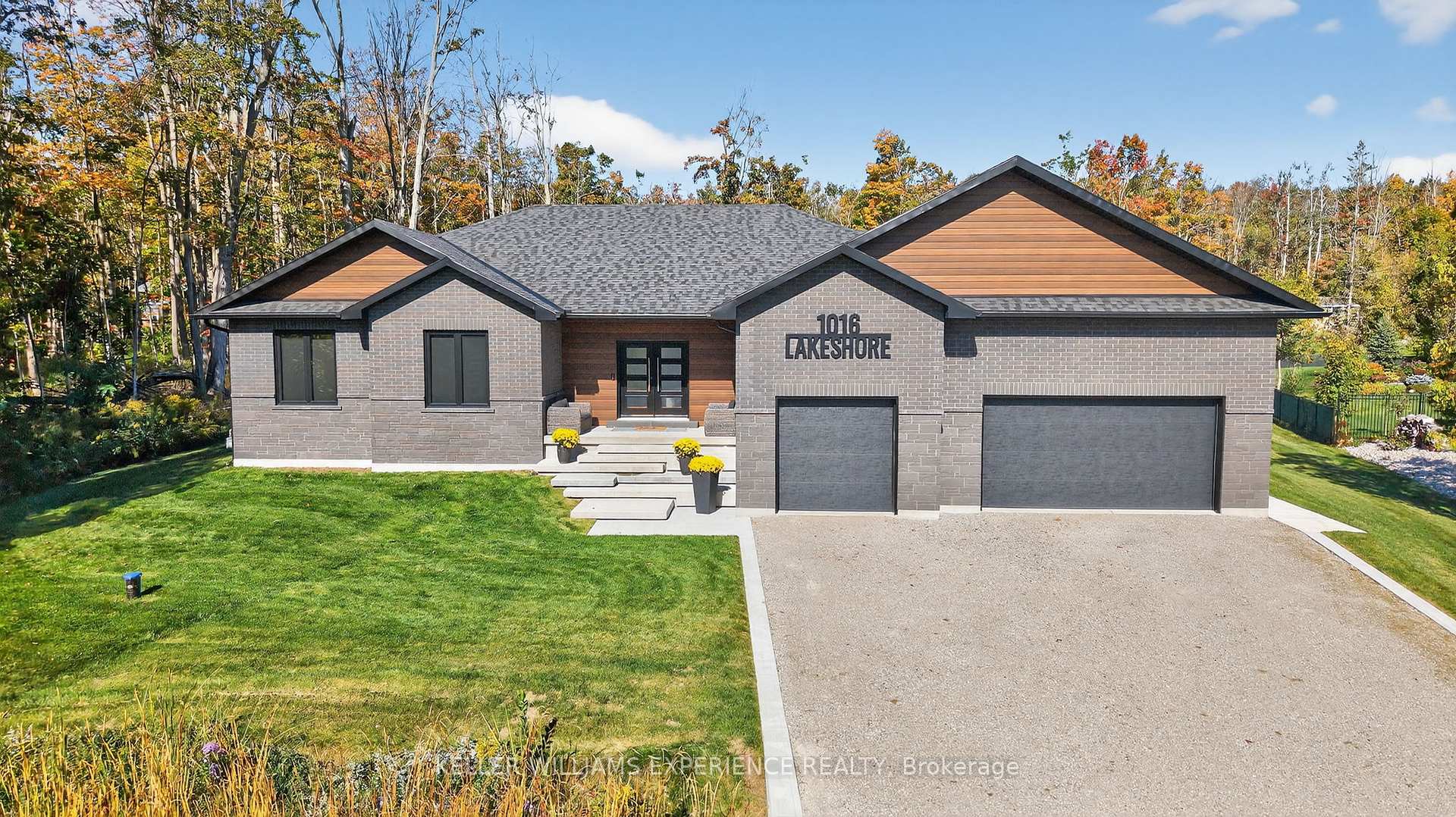 1016 Lakeshore Road E, Oro-Medonte, ON L0L 1T0