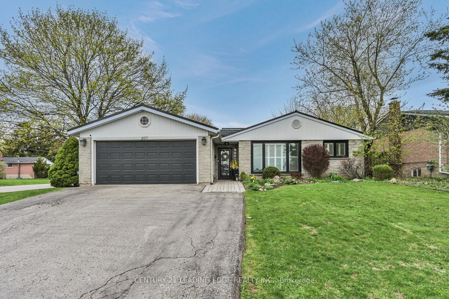 207 Yeates Avenue, Barrie, ON L4N 4C5