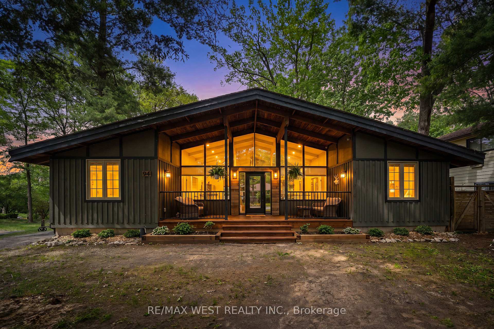 94 28th Street N, Wasaga Beach, ON L9Z 2E2