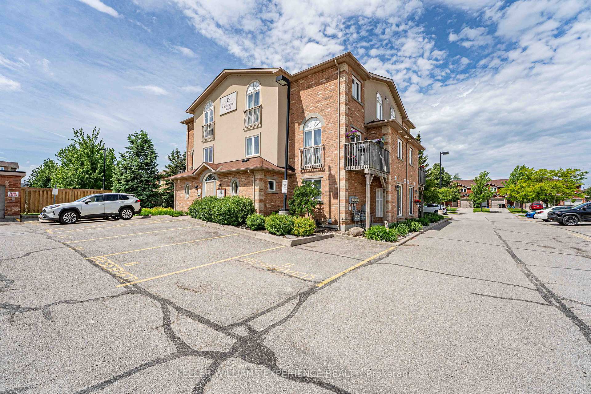 15 Cheltenham Road 8, Barrie, ON L4M 0E7