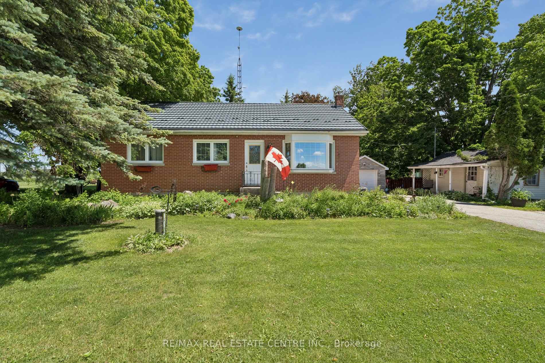 871 Penetanguishene Road, Oro-Medonte, ON L4M 4Y8