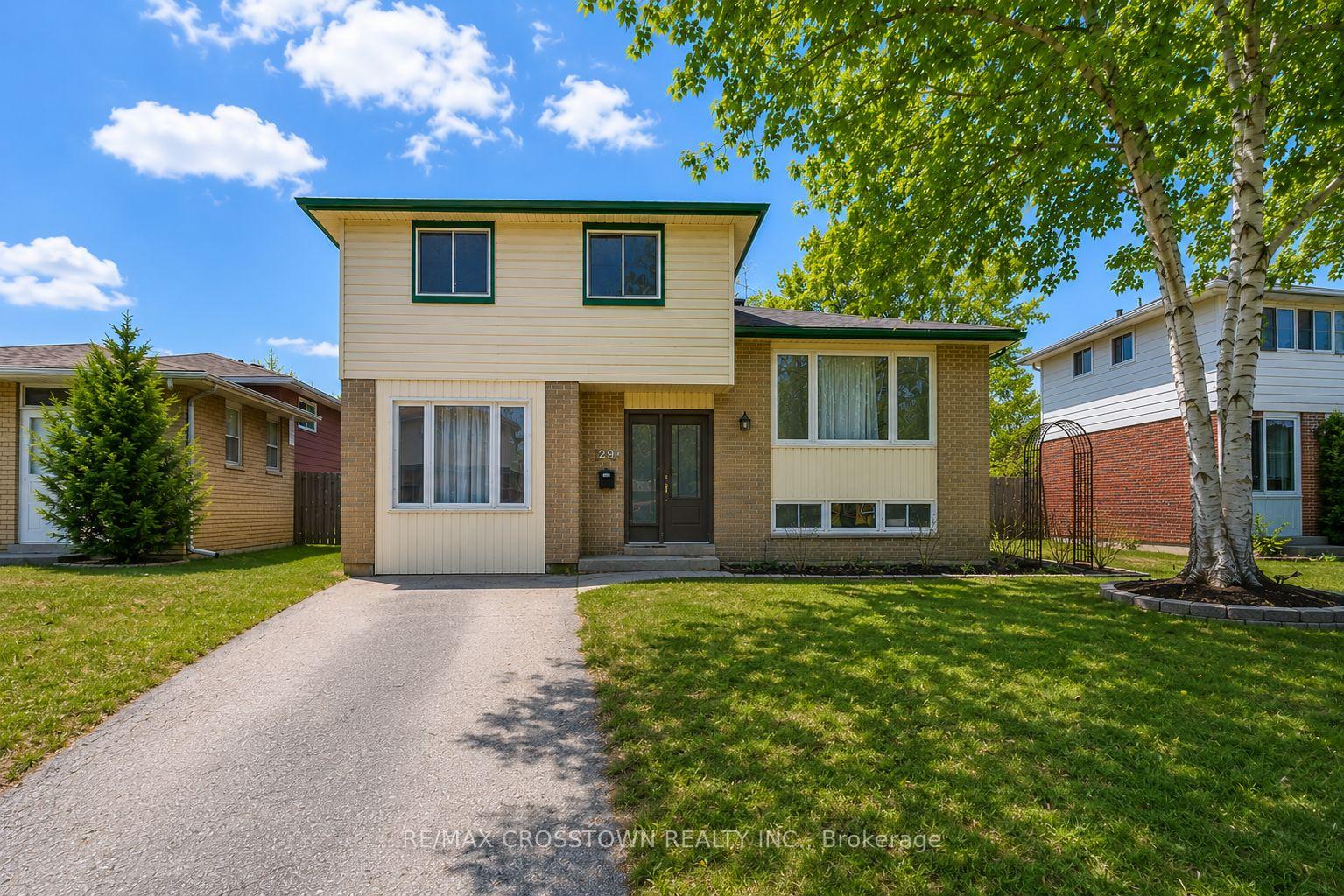 29 Baker Crescent, Barrie, ON L4M 3J4