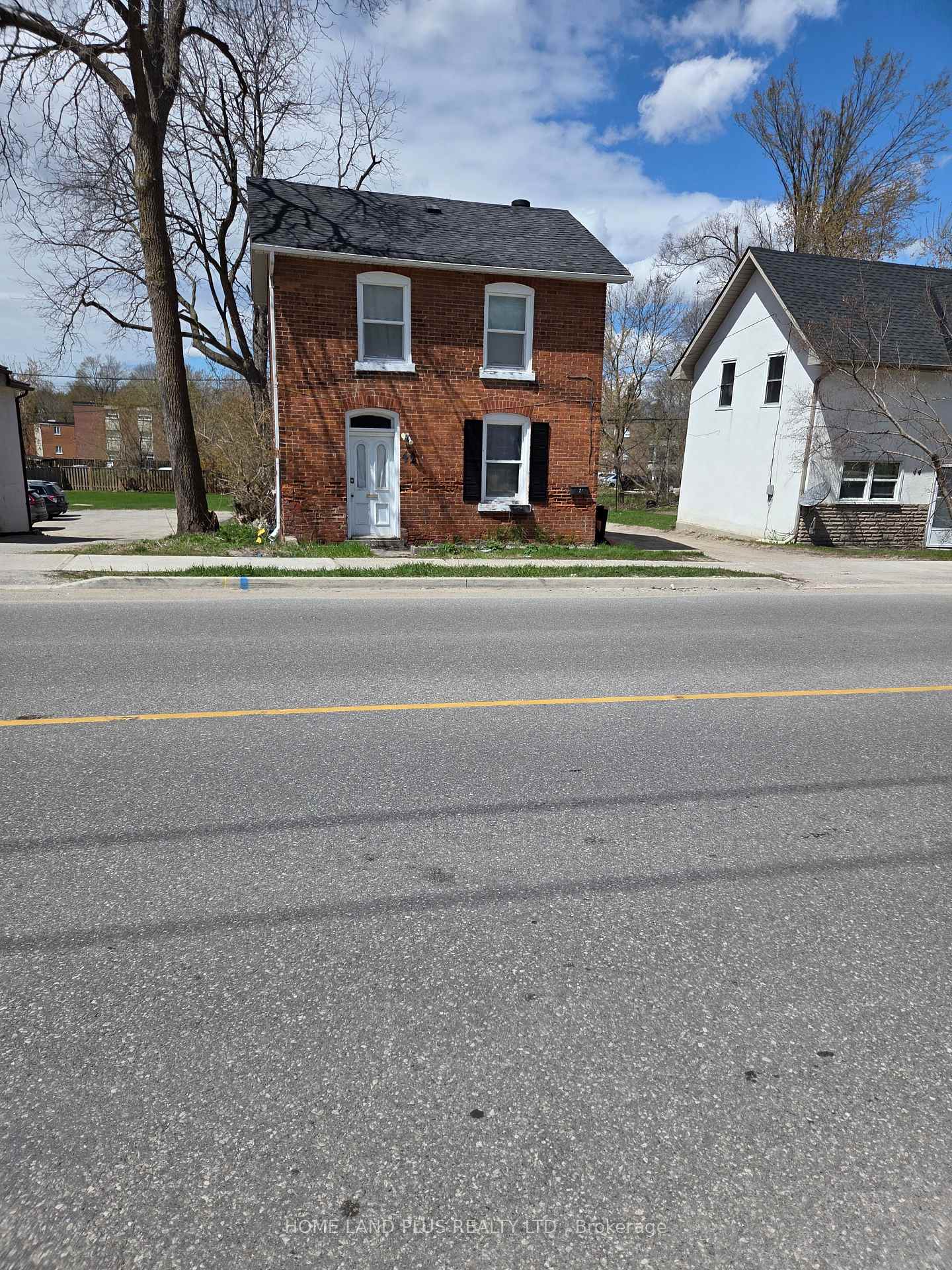 42 Penetang Street, Barrie, ON L4M 1V6