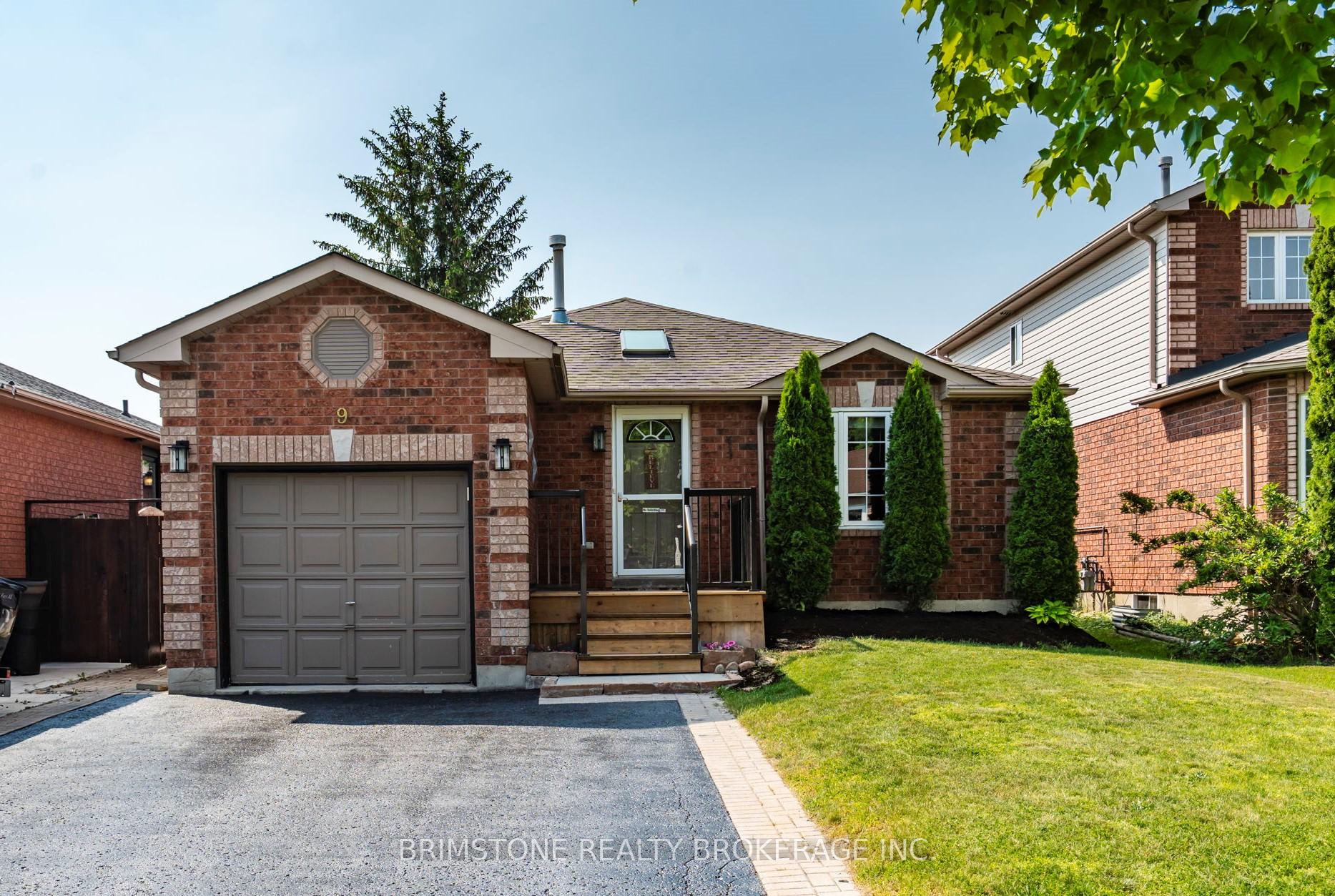 9 Holly Meadow Road, Barrie, ON L4N 8S1