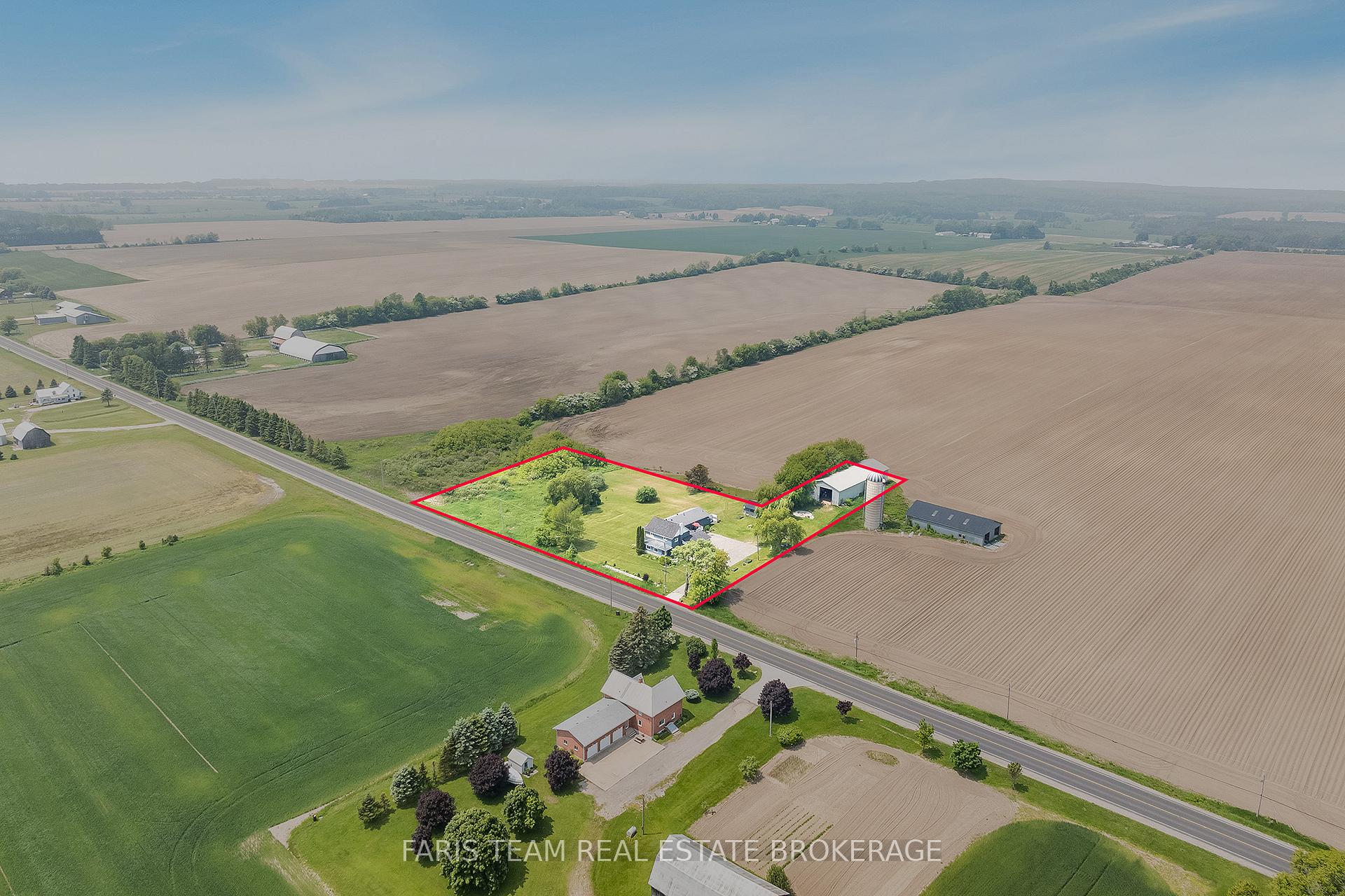 160 Lafontaine Road W, Tiny, ON L9M 0H1