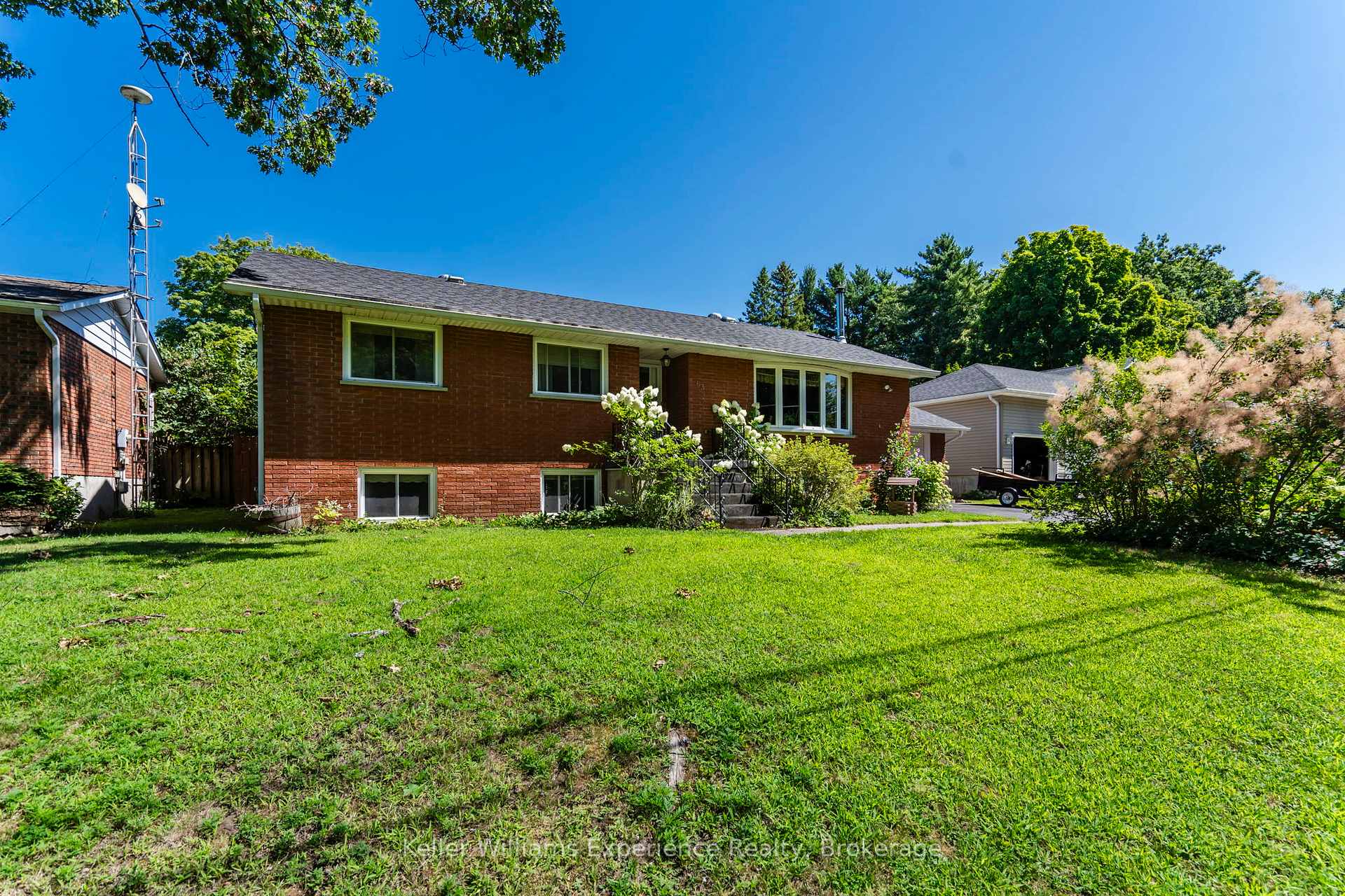 63 Lorne Avenue, Penetanguishene, ON L9M 1H8