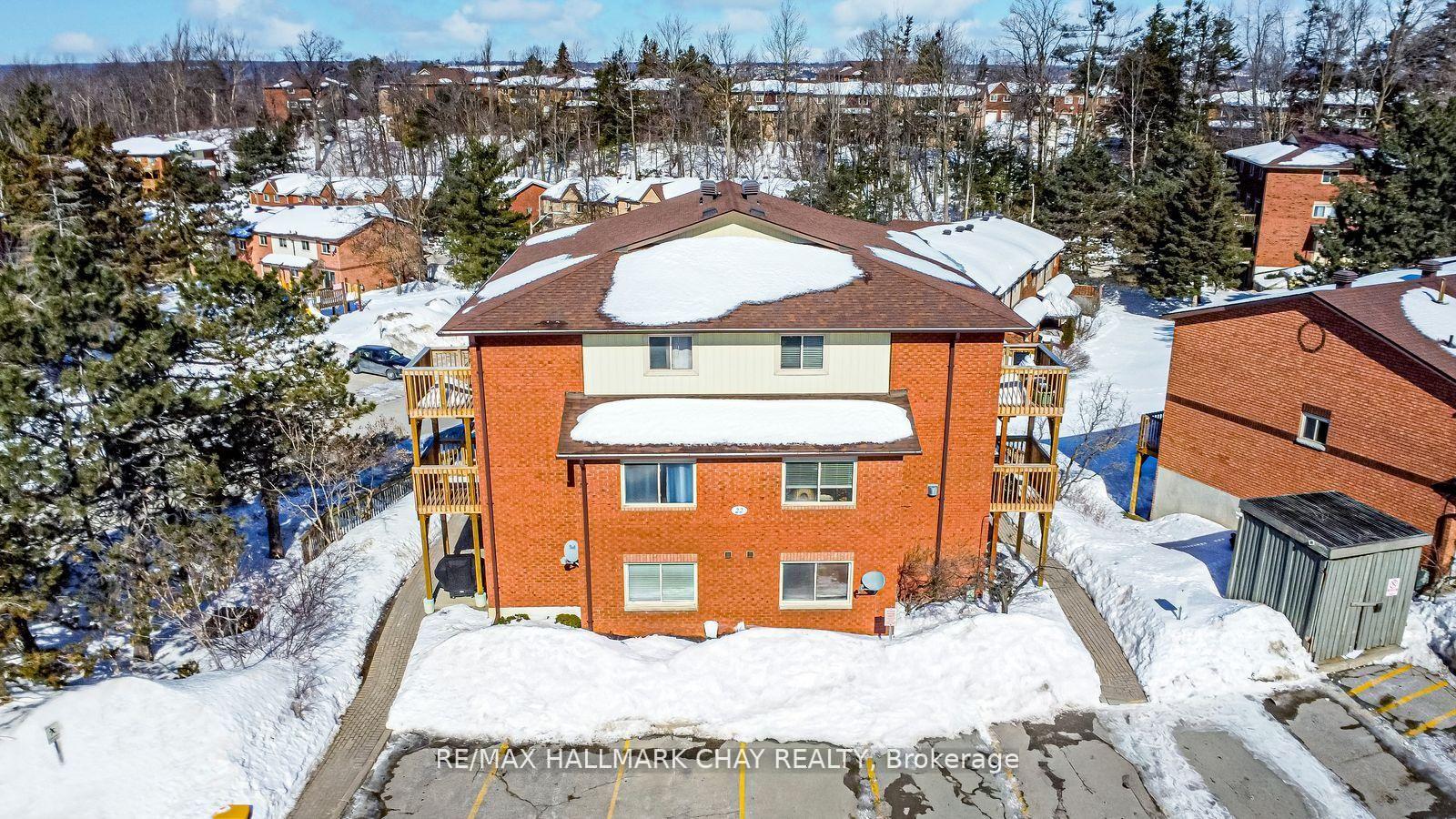 22 Meadow Lane 8, Barrie, ON L4N 7K2