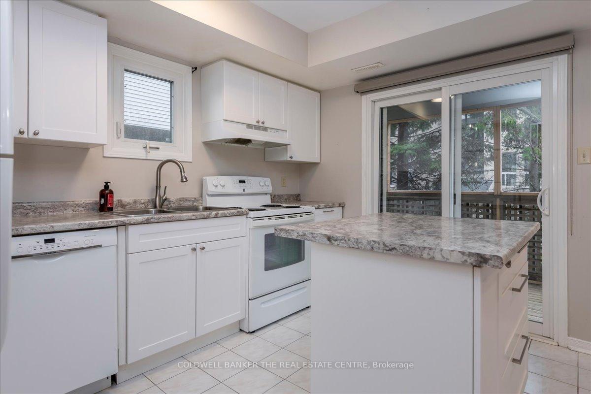 119 D'ambrosio Drive 9, Barrie, ON L4N 7N7