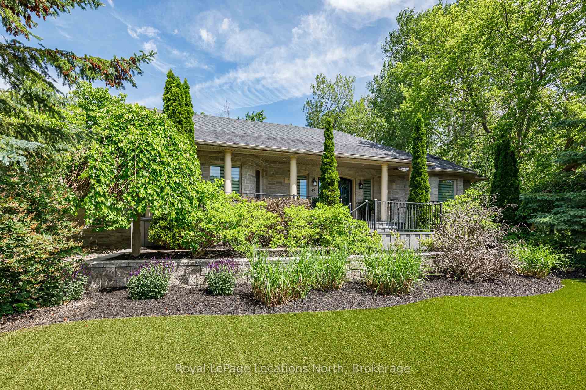 44 Blackburn Avenue, Clearview, ON L0M 1P0