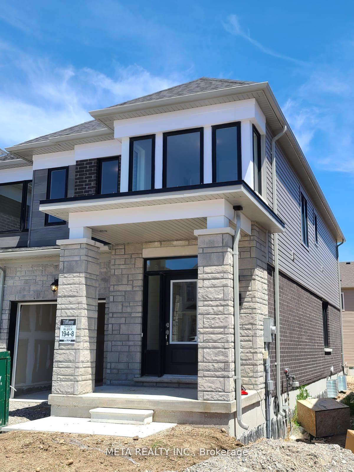 34 Durham Avenue, Barrie, ON L9S 2Z8