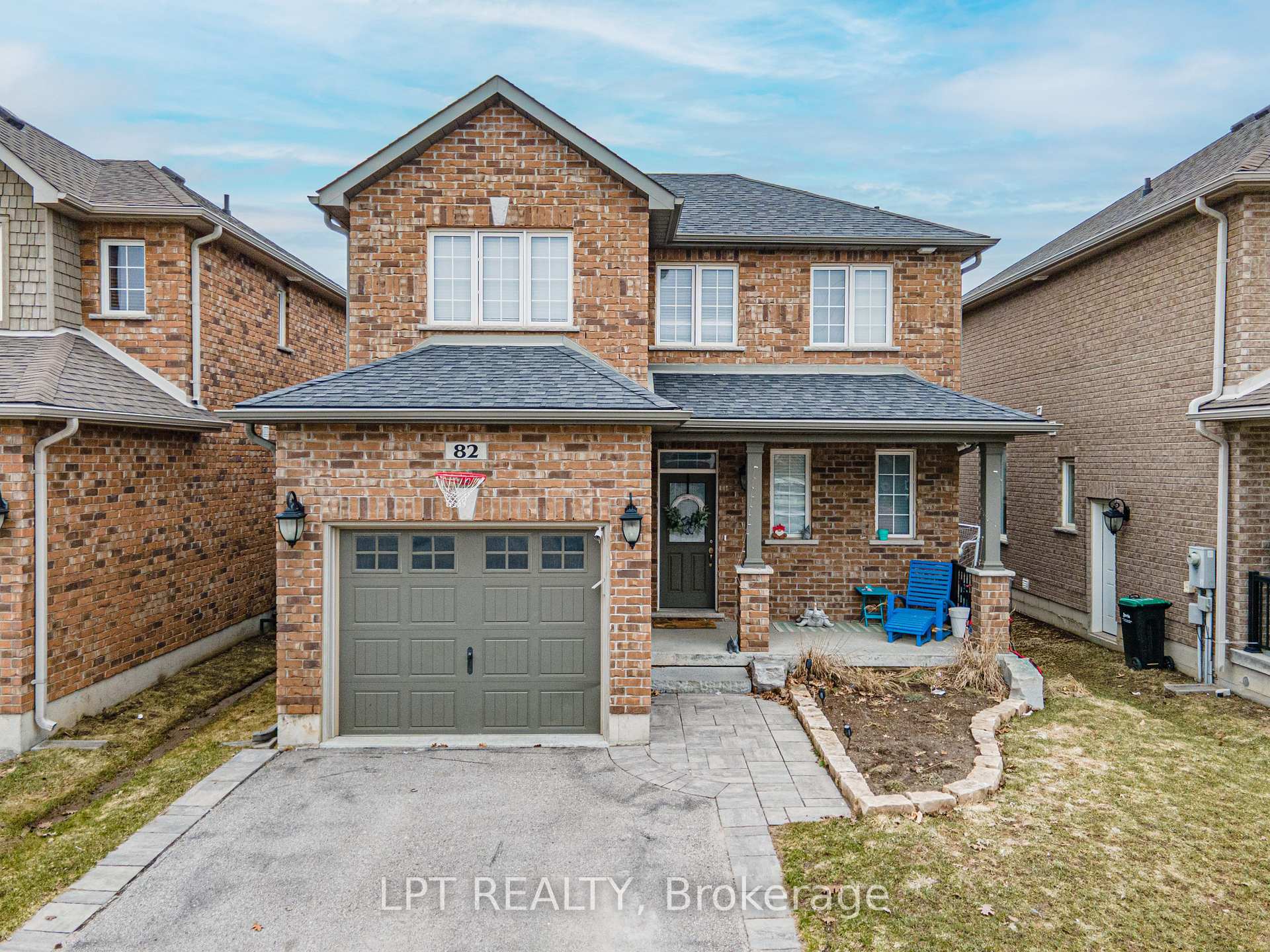 82 Nathan Crescent, Barrie, ON L4N 0S4